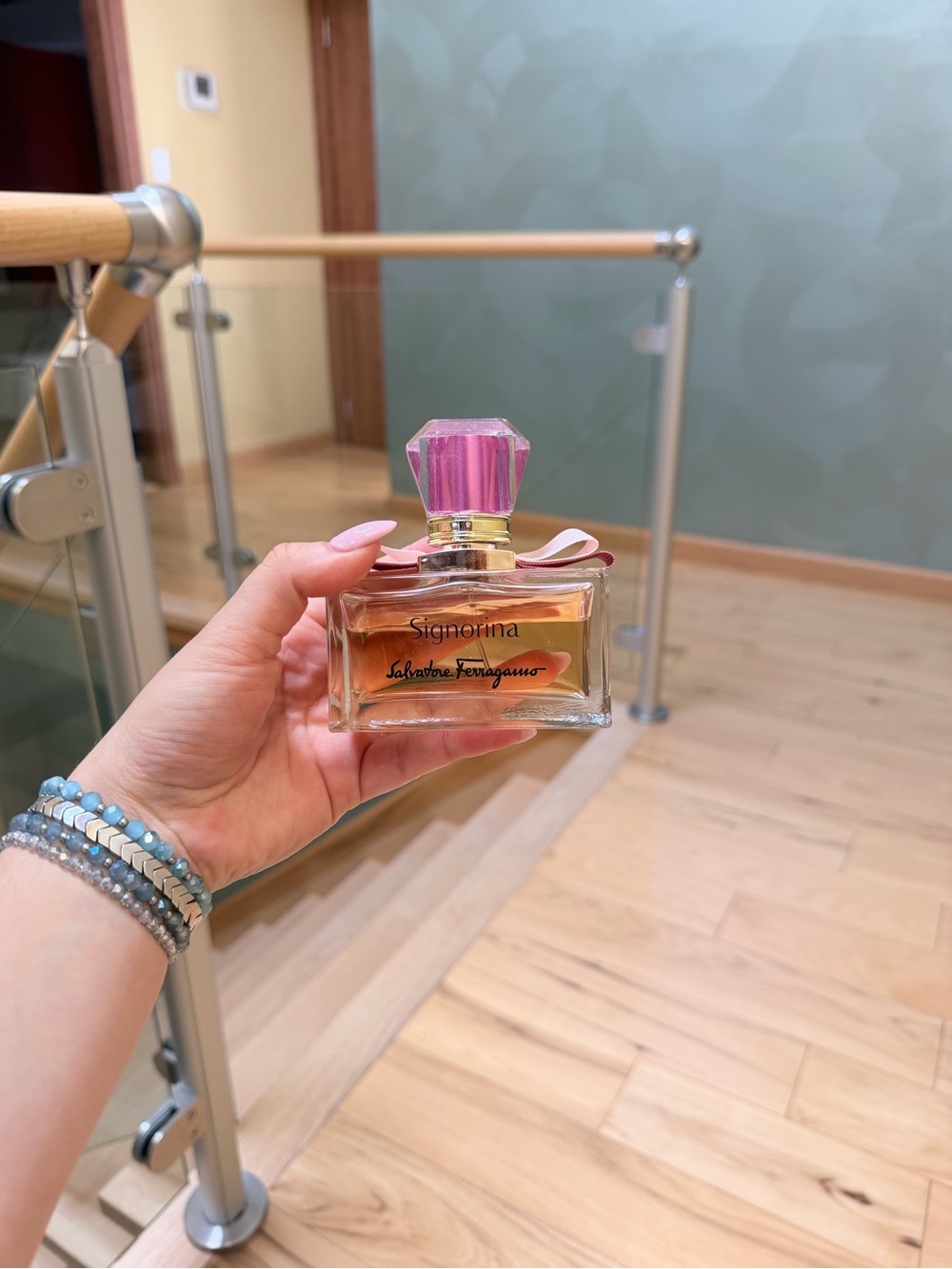 Salvatore Ferragamo Signorina Eau de Parfum — Pink Cap with Amber Liquid